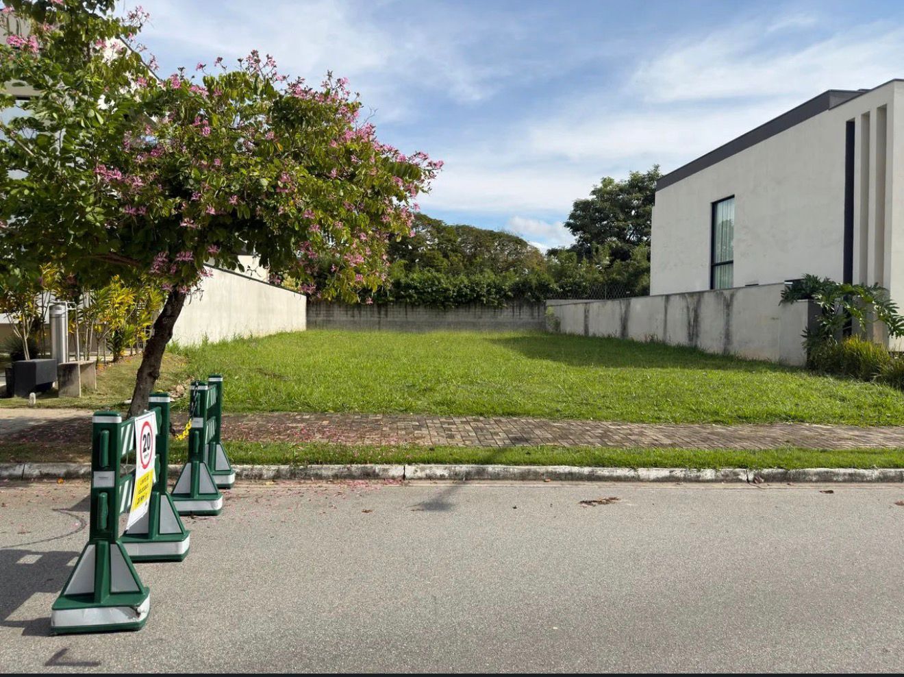 Terreno em Jardim do Golfe II